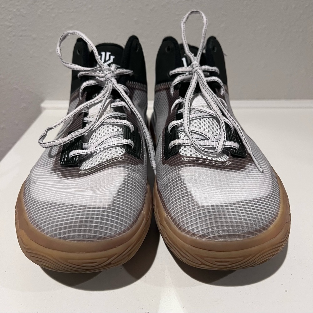 Nike Men’s Kyrie Flytrap 4 CT1972-006 Gray Basketball Shoes Sneakers Size 10.5 - Picture 4 of 9